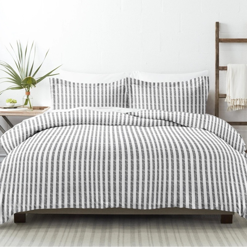 Queen/Full Size Duvet Cover Set in Gray Rugged Striped Pattern